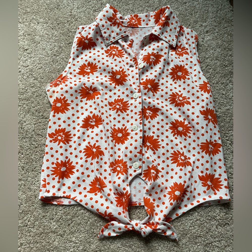 Vintage Floral Sleeveless Tie-Front Top - Red and White - Picture 8 of 16